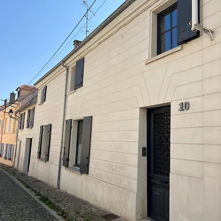 Maison De Charme Dans Le Vieux Homestay *